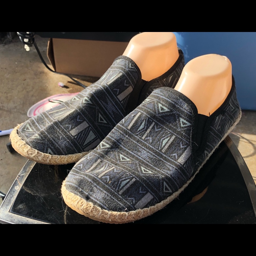 Divided M54/3055 men's Black Gray canvas slip on shoes Size 9